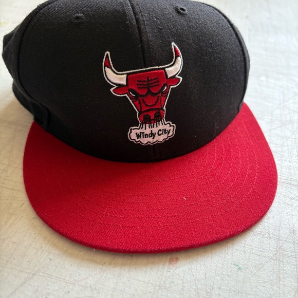 Chicago Bulls Windy City Hat - Picture 1 of 8